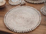Set de table rond en rotin et coquillages