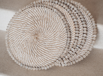 Set de table rond en rotin et coquillages